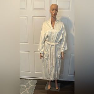 Luxurious Robe, From Bought From The Wynn Hotel.  OSFA Unisex